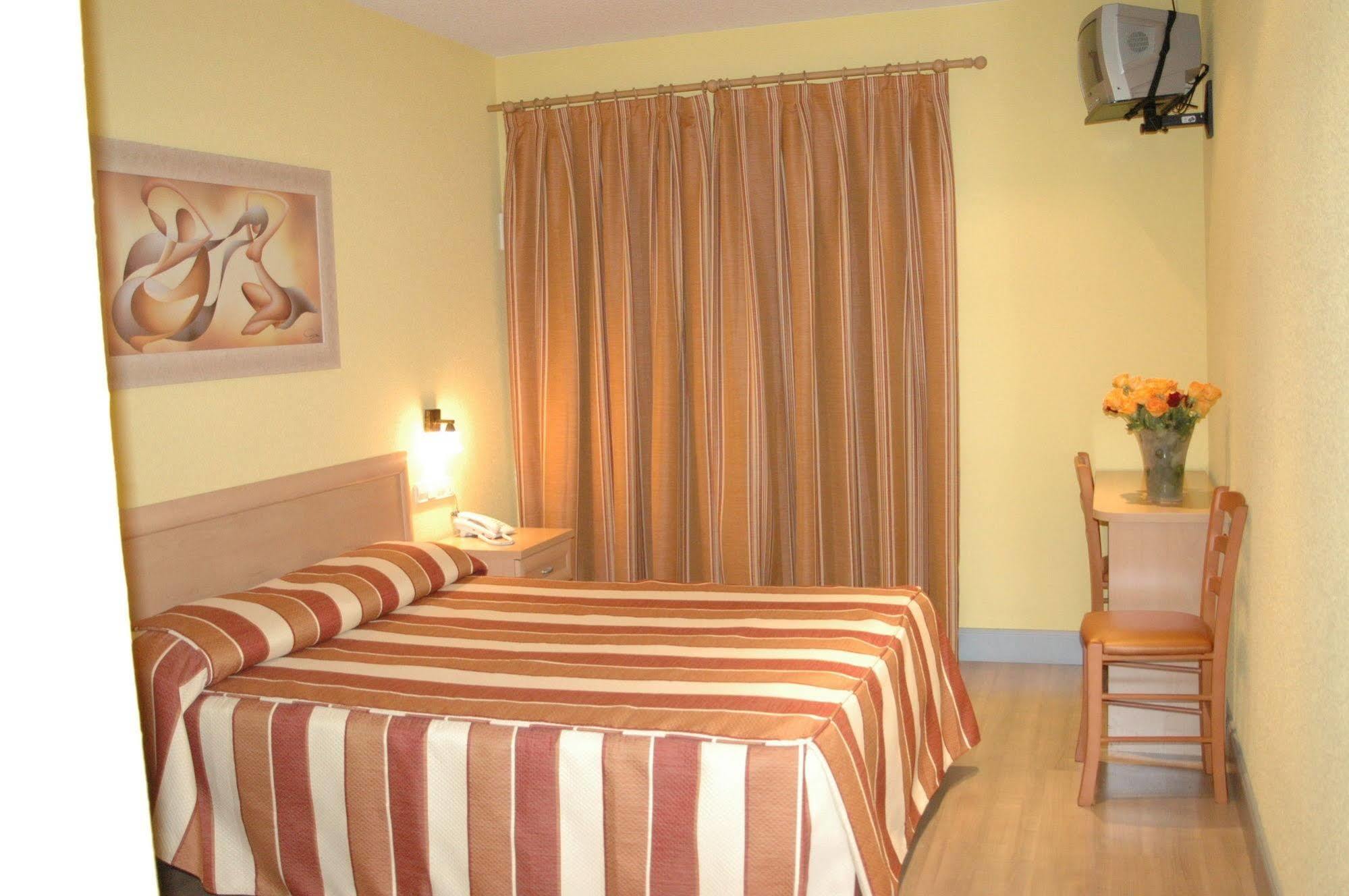 Hotel La Union Humanes de Madrid Luaran gambar